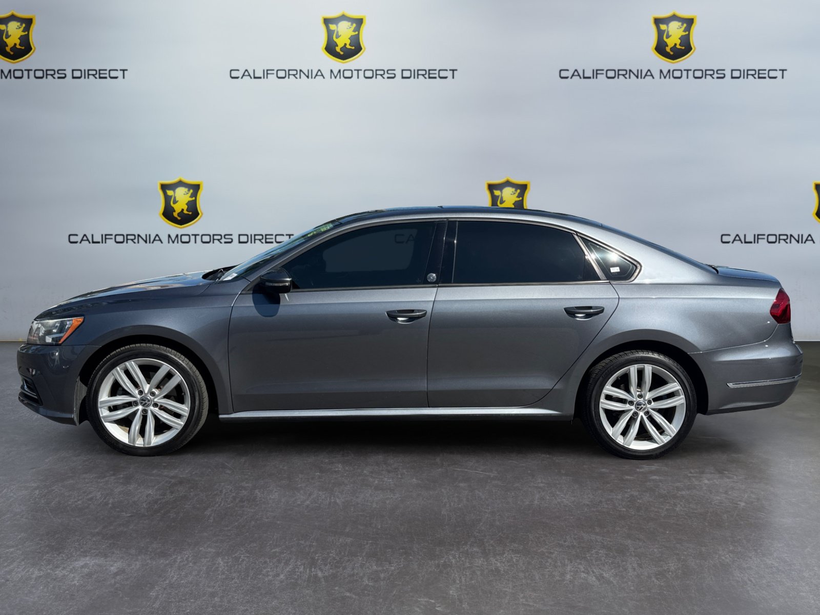 Used 2019 Volkswagen Passat 2.0T Wolfsburg w/ Wheels & Sunroof Package FWD image 2