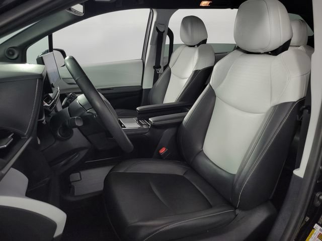 Used 2025 Toyota Sienna XSE w/ XSE Plus Package AWD/4WD image 15