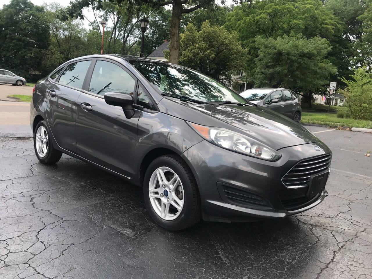 Used 2019 Ford Fiesta SE FWD image 2