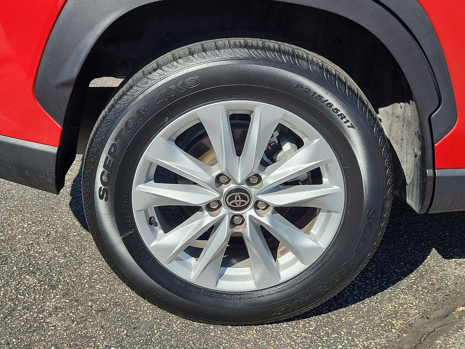 Used 2022 Toyota Corolla Cross LE FWD image 5