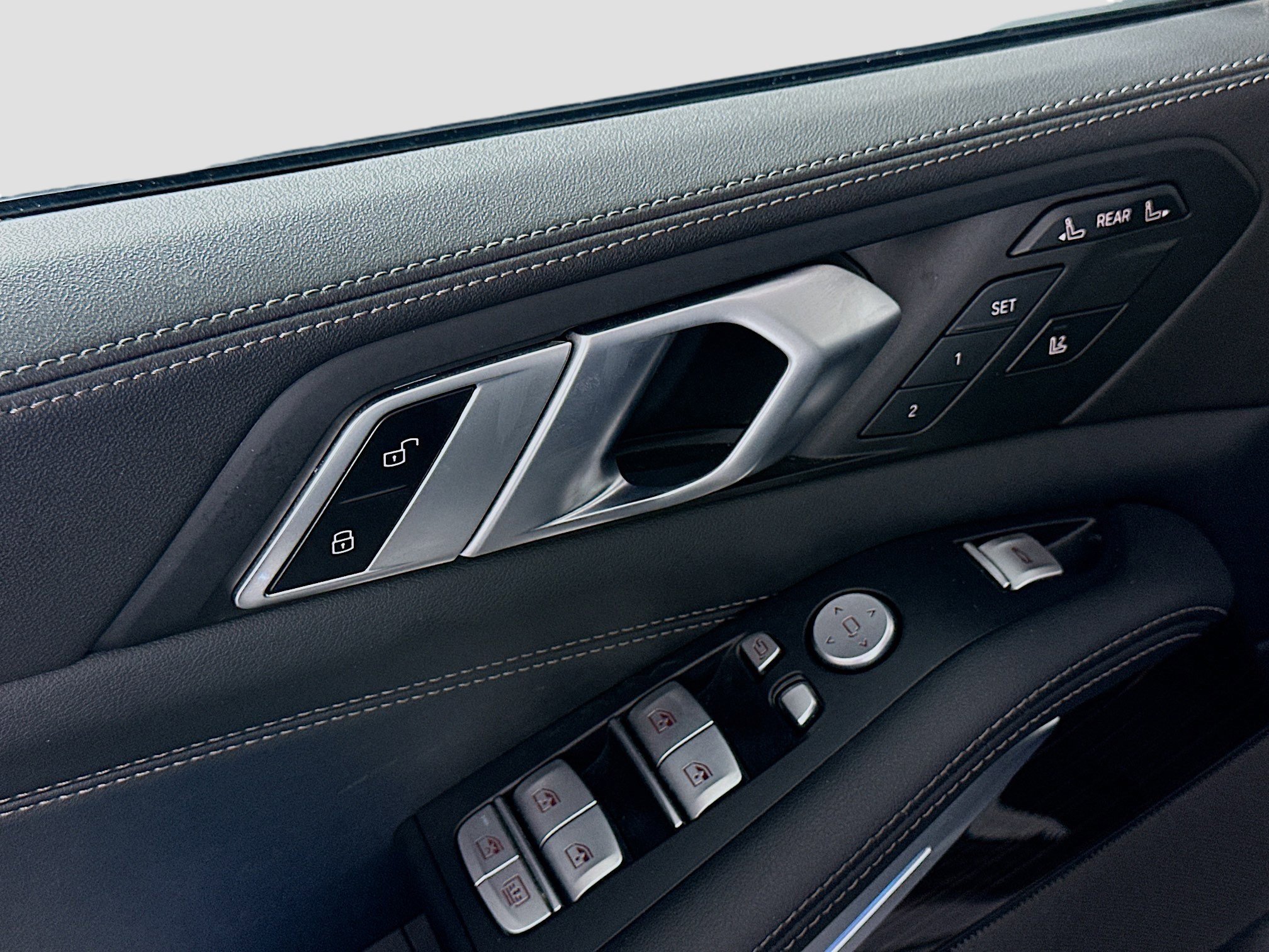 Used 2024 BMW X7 xDrive40i image 16