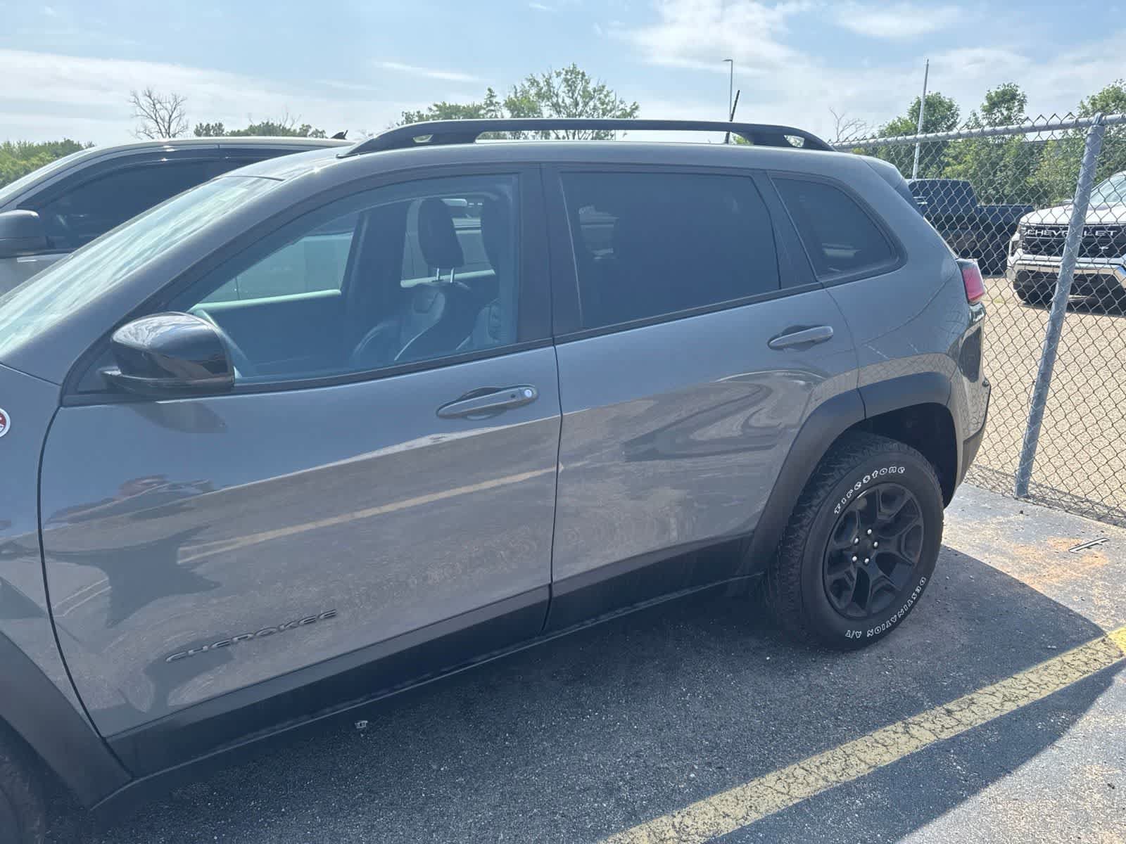 Used 2022 Jeep Cherokee Trailhawk w/ Sound & Nav Group AWD/4WD image 19