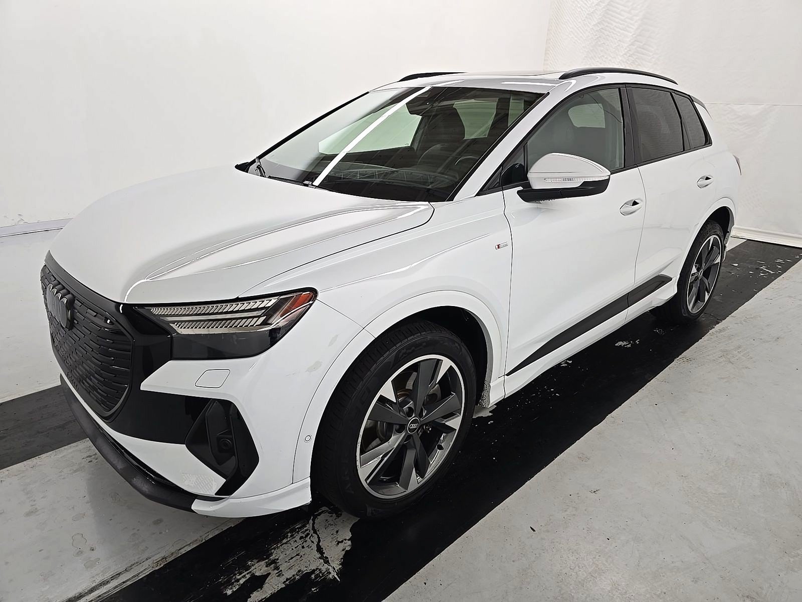 Used 2023 Audi Q4 e-tron Prestige AWD/4WD image 3