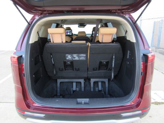 Used 2023 Kia Carnival LX image 29