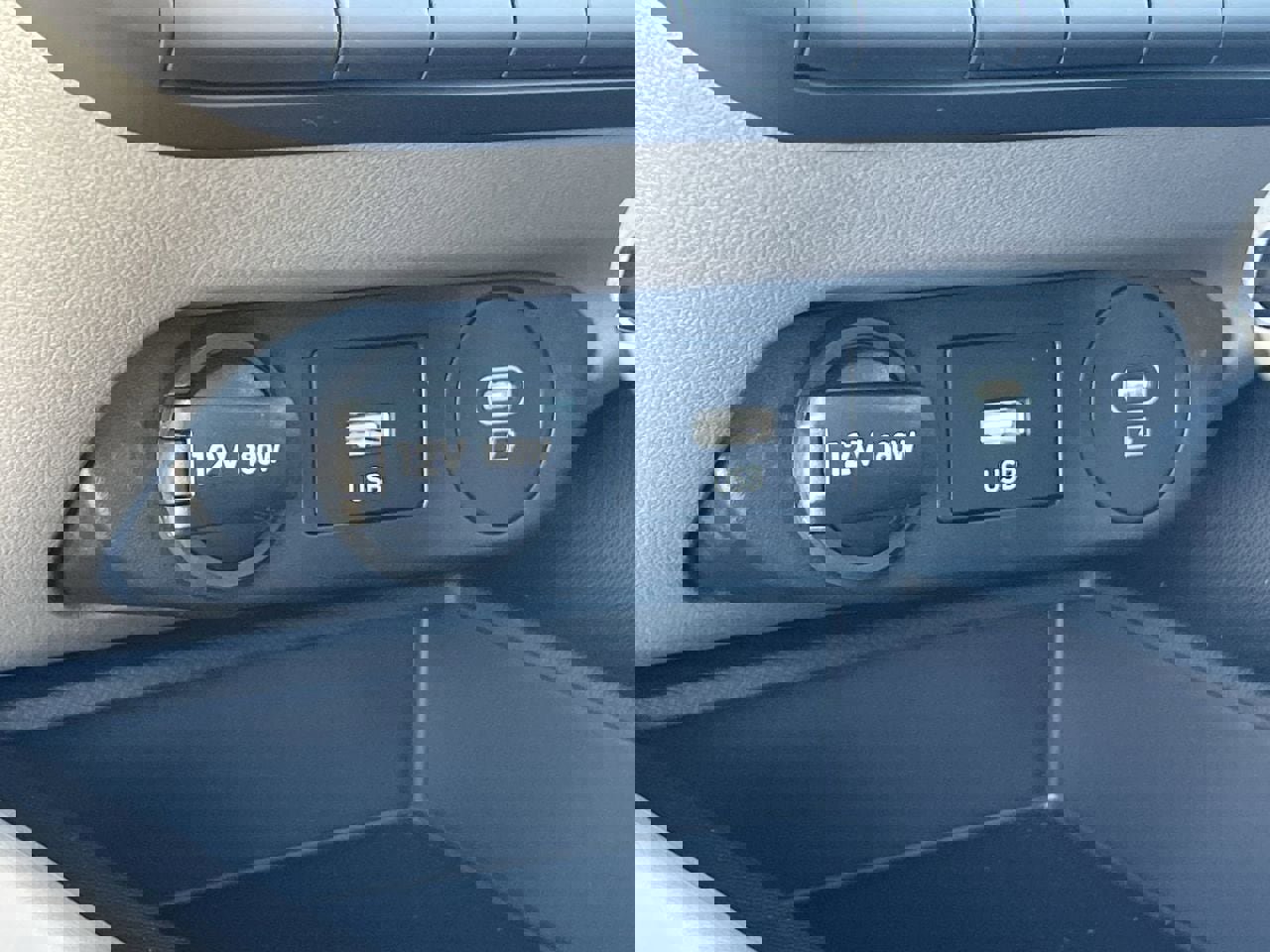 Certified 2025 Hyundai Elantra SE image 27