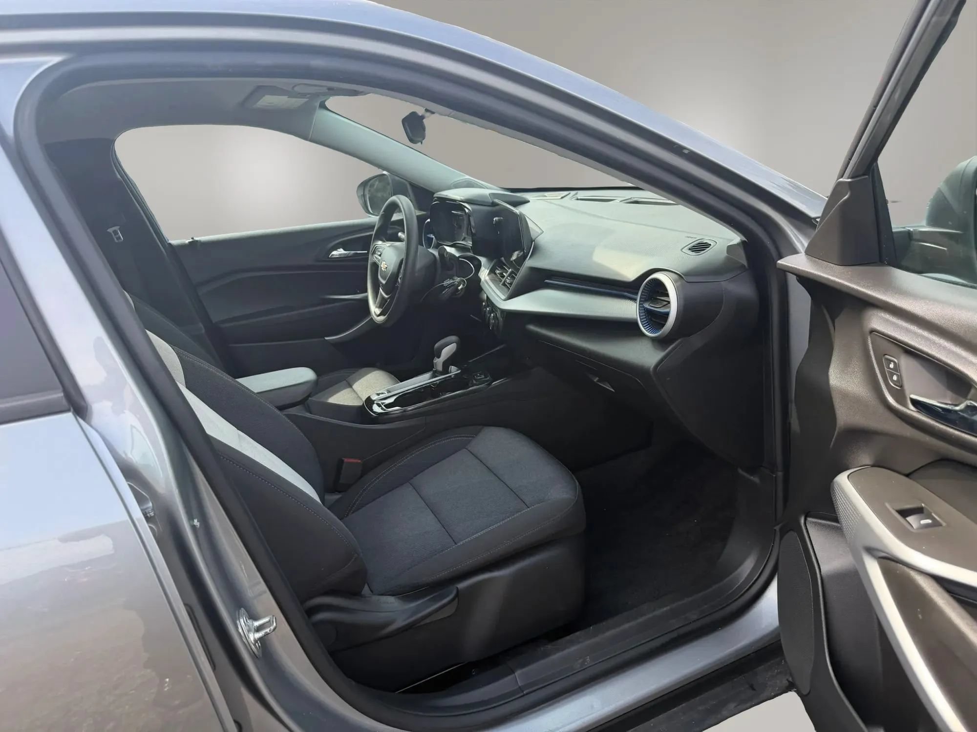 Used 2024 Chevrolet Trax LS w/ Driver Confidence Package FWD image 26