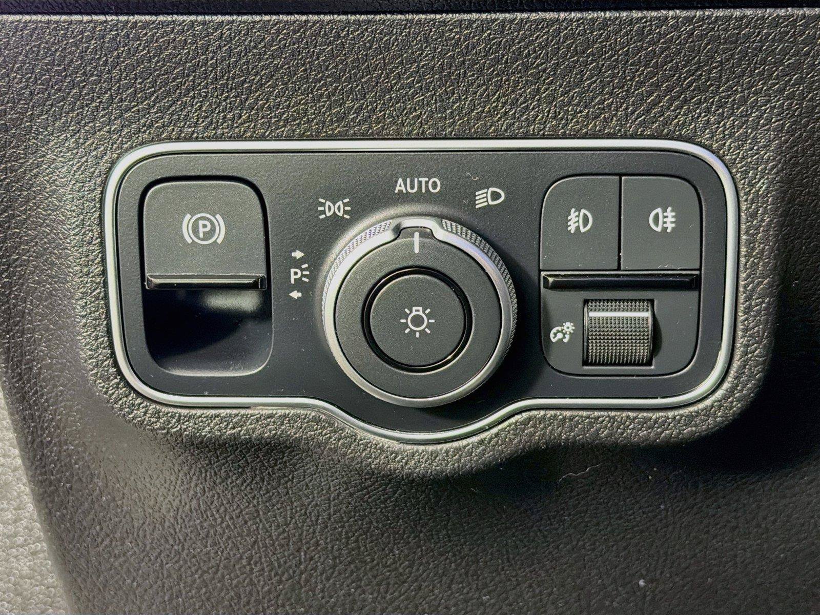 Used 2023 Mercedes-Benz GLB 250 4MATIC image 17