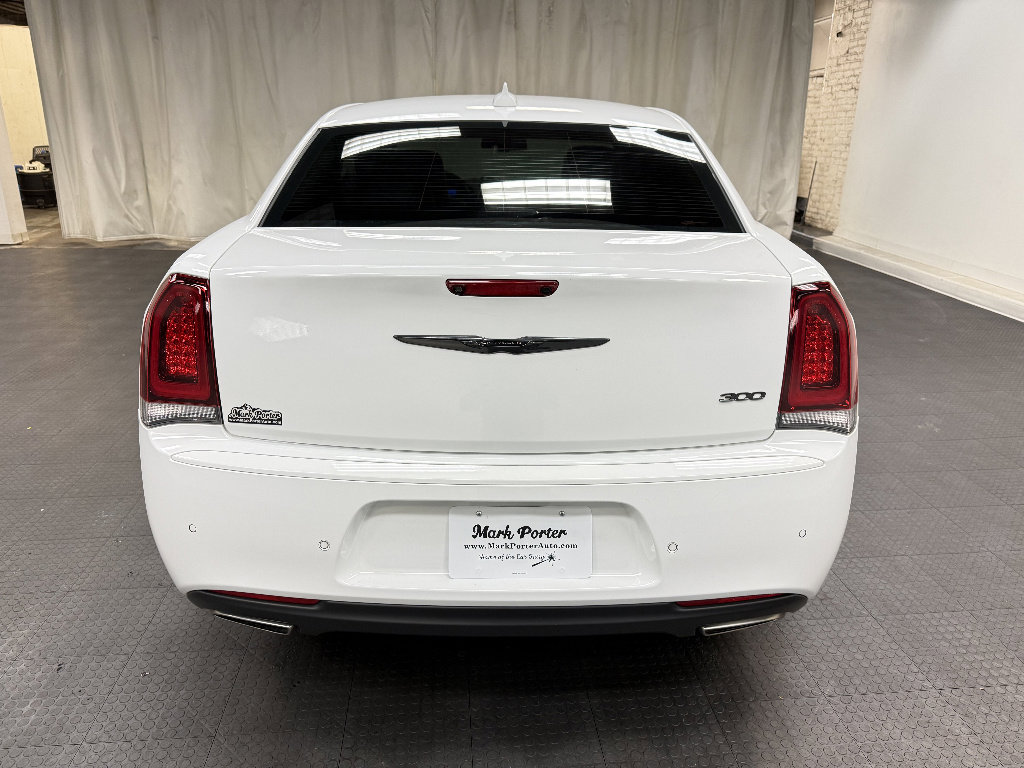 Used 2021 Chrysler 300 Touring L RWD image 4