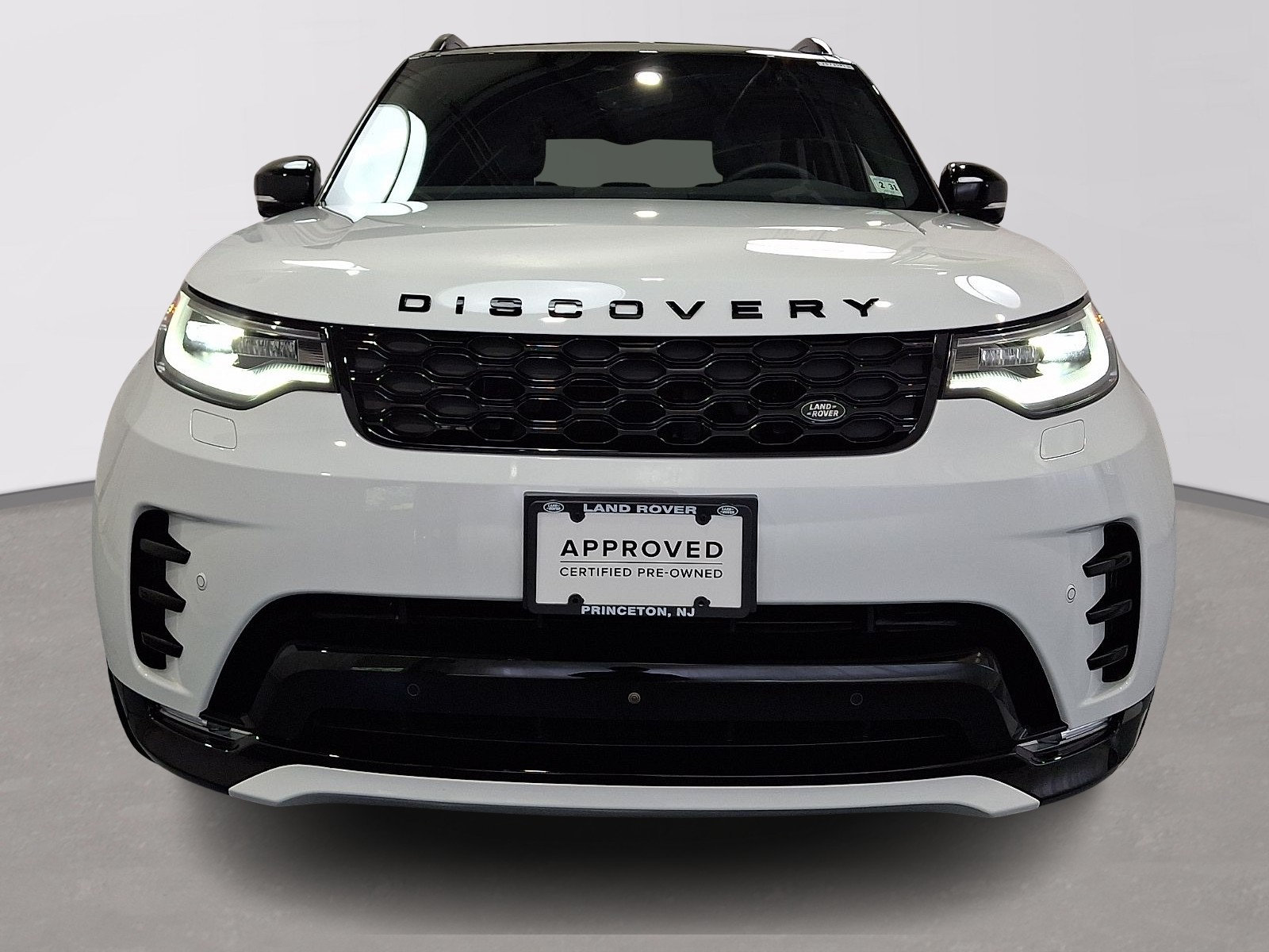 Certified 2025 Land Rover Discovery Dynamic SE AWD/4WD image 2
