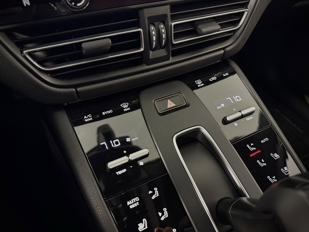 Used 2022 Porsche Macan S image 25