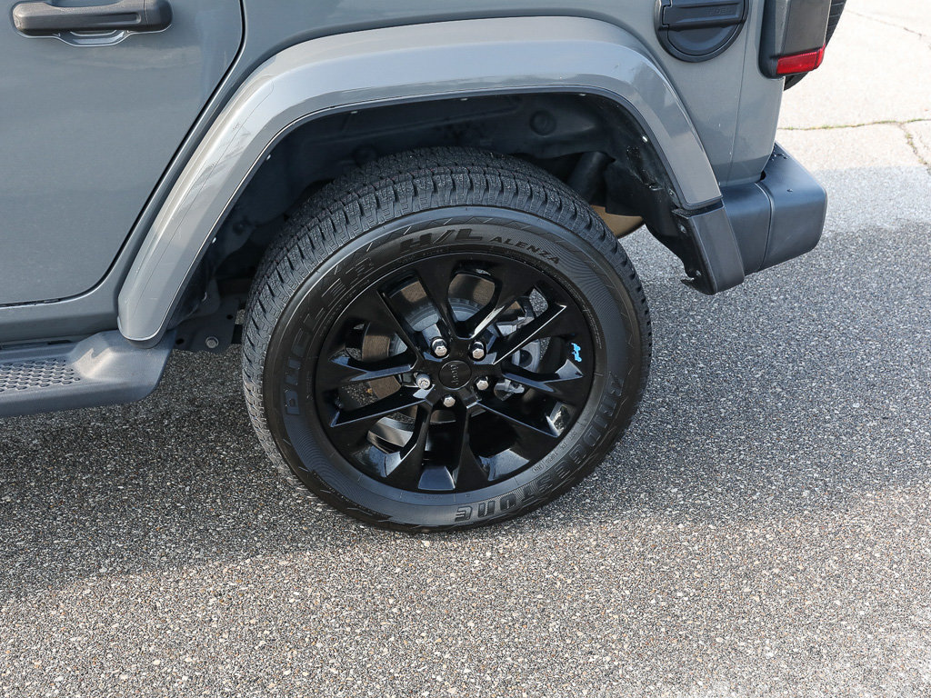 Used 2022 Jeep Wrangler Unlimited Sahara w/ Cold Weather Group AWD/4WD image 4