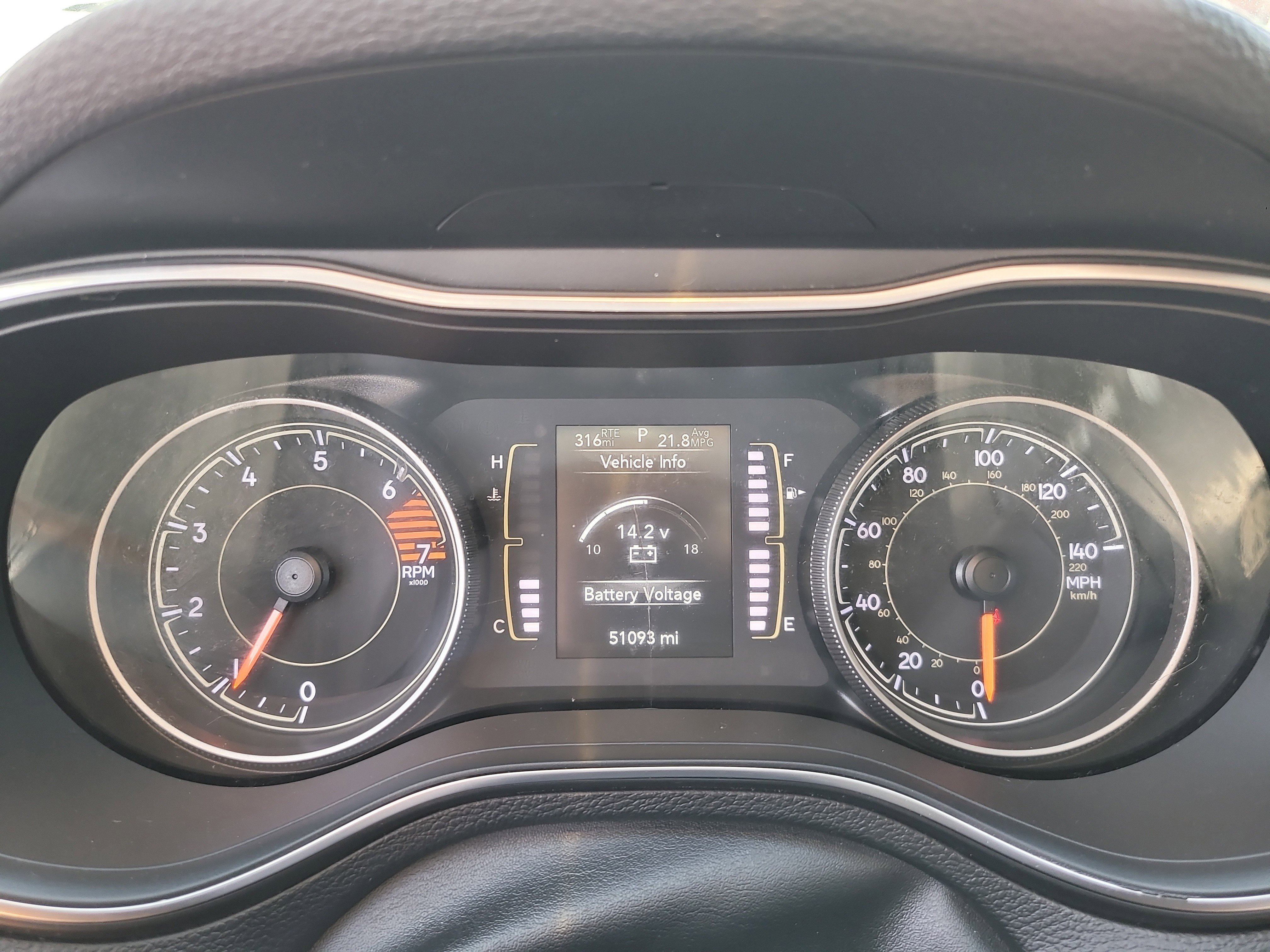 Used 2020 Jeep Cherokee Latitude Plus image 29