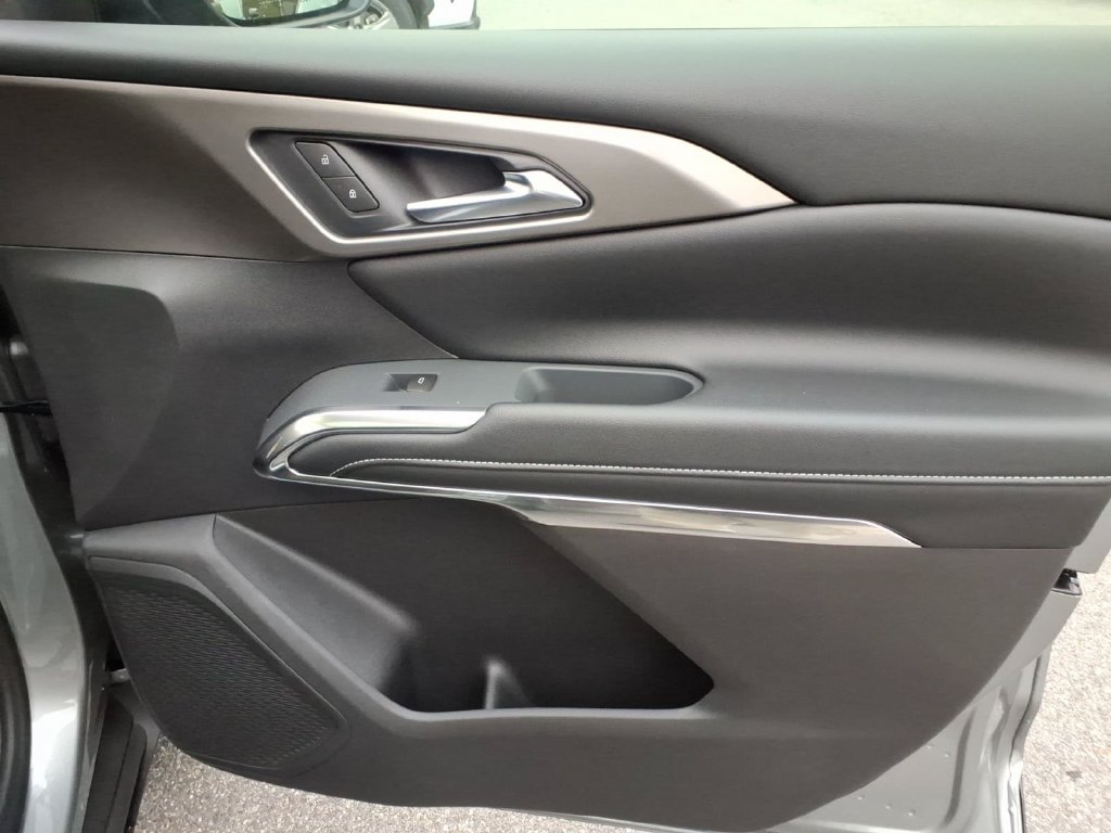 New 2027 Chevrolet Traverse LT w/ Sun and Wheel Package FWD image 19
