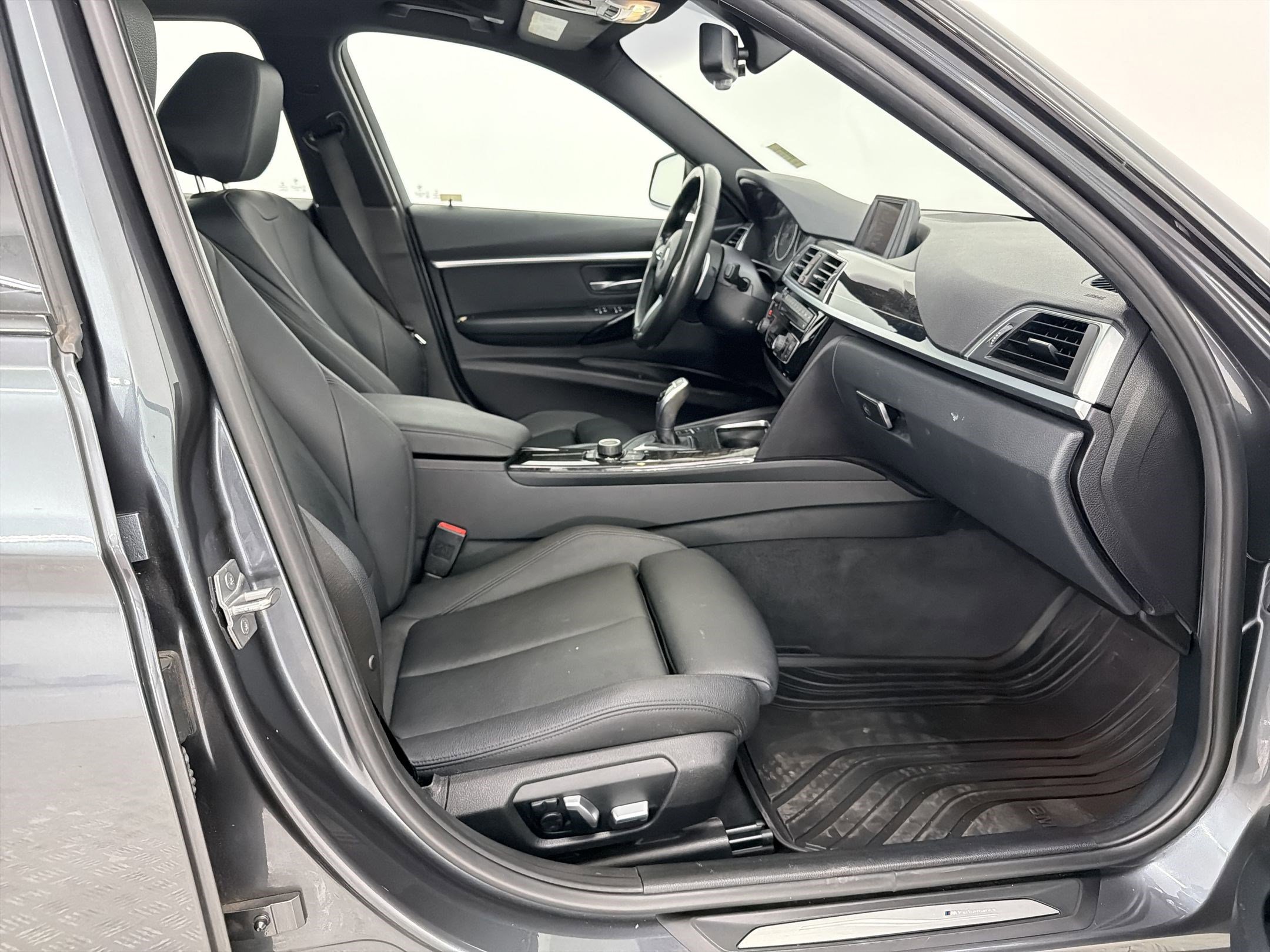 Used 2017 BMW 330i Sedan image 25