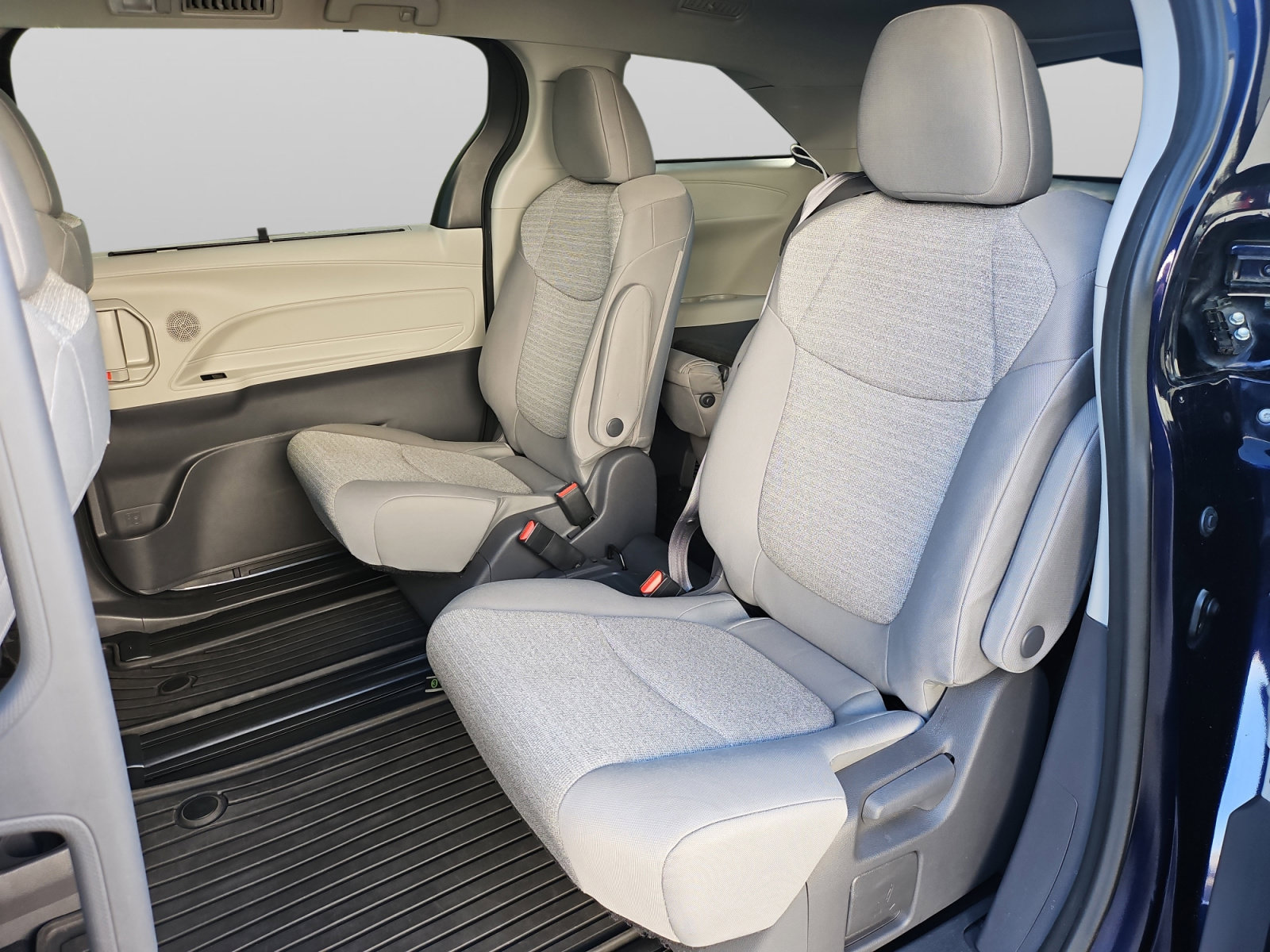 Used 2021 Toyota Sienna LE w/ LE Plus Package AWD/4WD image 41
