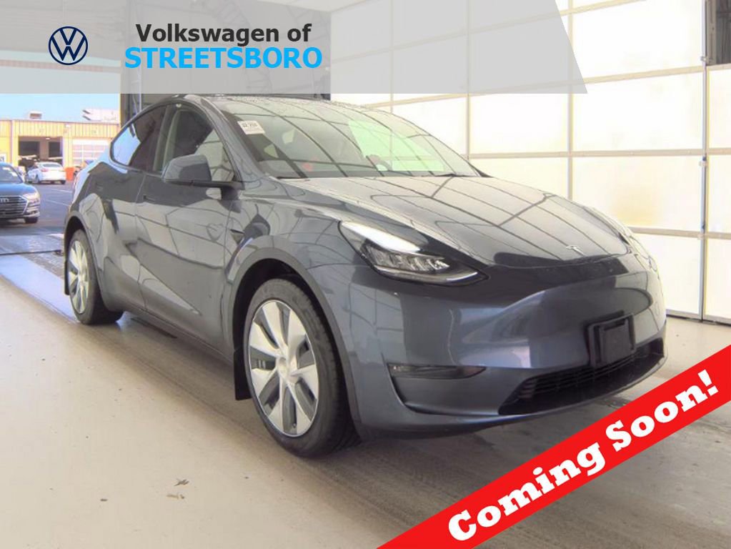 Used 2023 Tesla Model Y Long Range AWD/4WD image 1