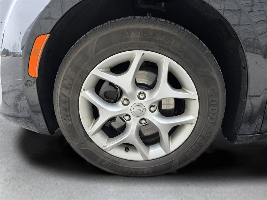 Used 2019 Chrysler Pacifica Touring-L Plus w/ Advanced Safetytec Group image 10