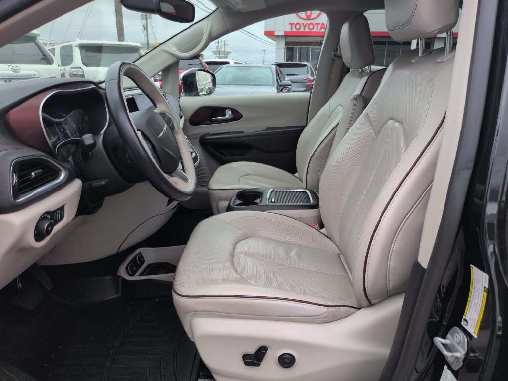 Used 2020 Chrysler Pacifica Limited FWD image 9