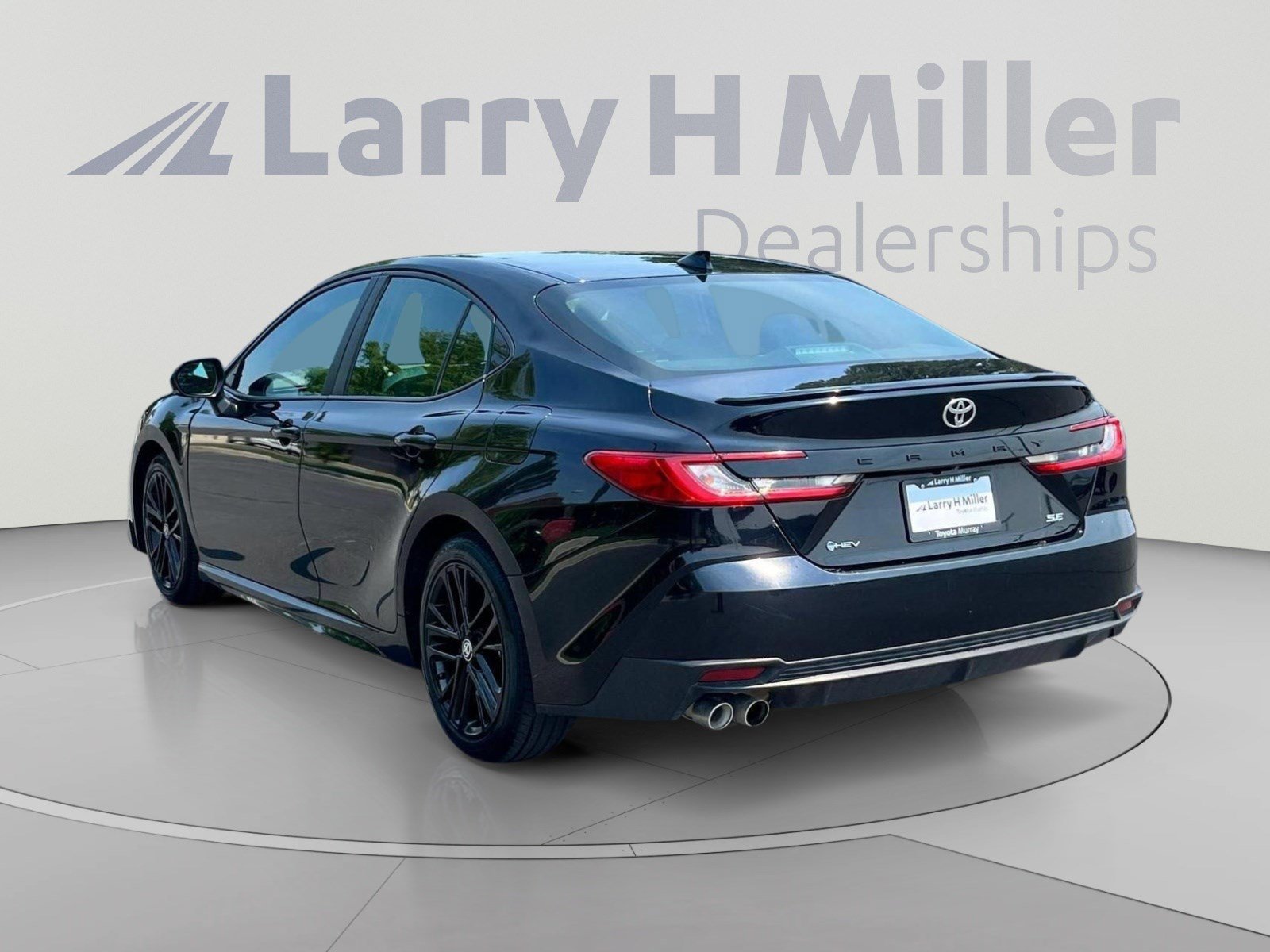 Used 2025 Toyota Camry SE FWD image 3