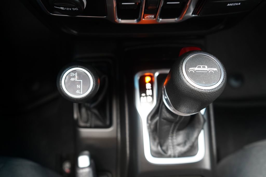 Used 2025 Jeep Gladiator Sport AWD/4WD image 34
