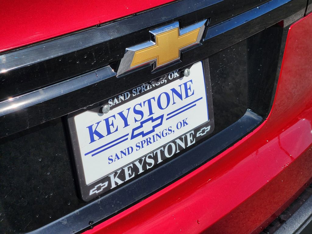 Used 2025 Chevrolet Traverse LT w/ Driver Confidence Package image 11