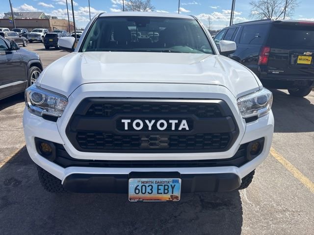 Used 2018 Toyota Tacoma SR5 AWD/4WD image 2