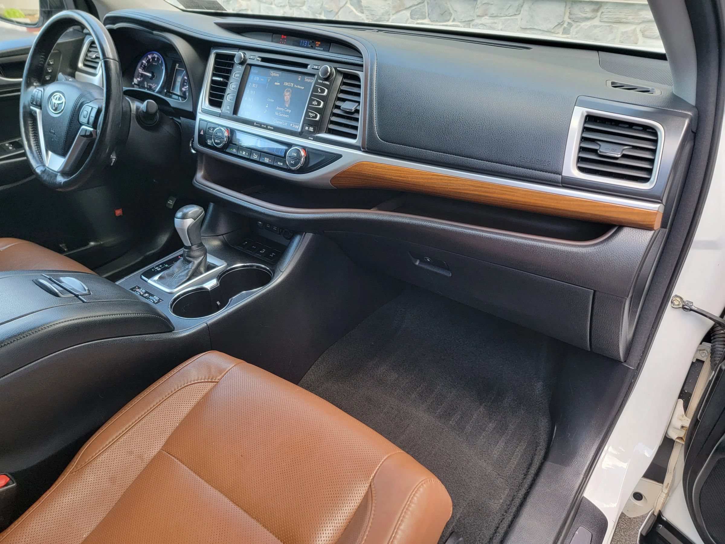 Used 2017 Toyota Highlander AWD V6 image 19