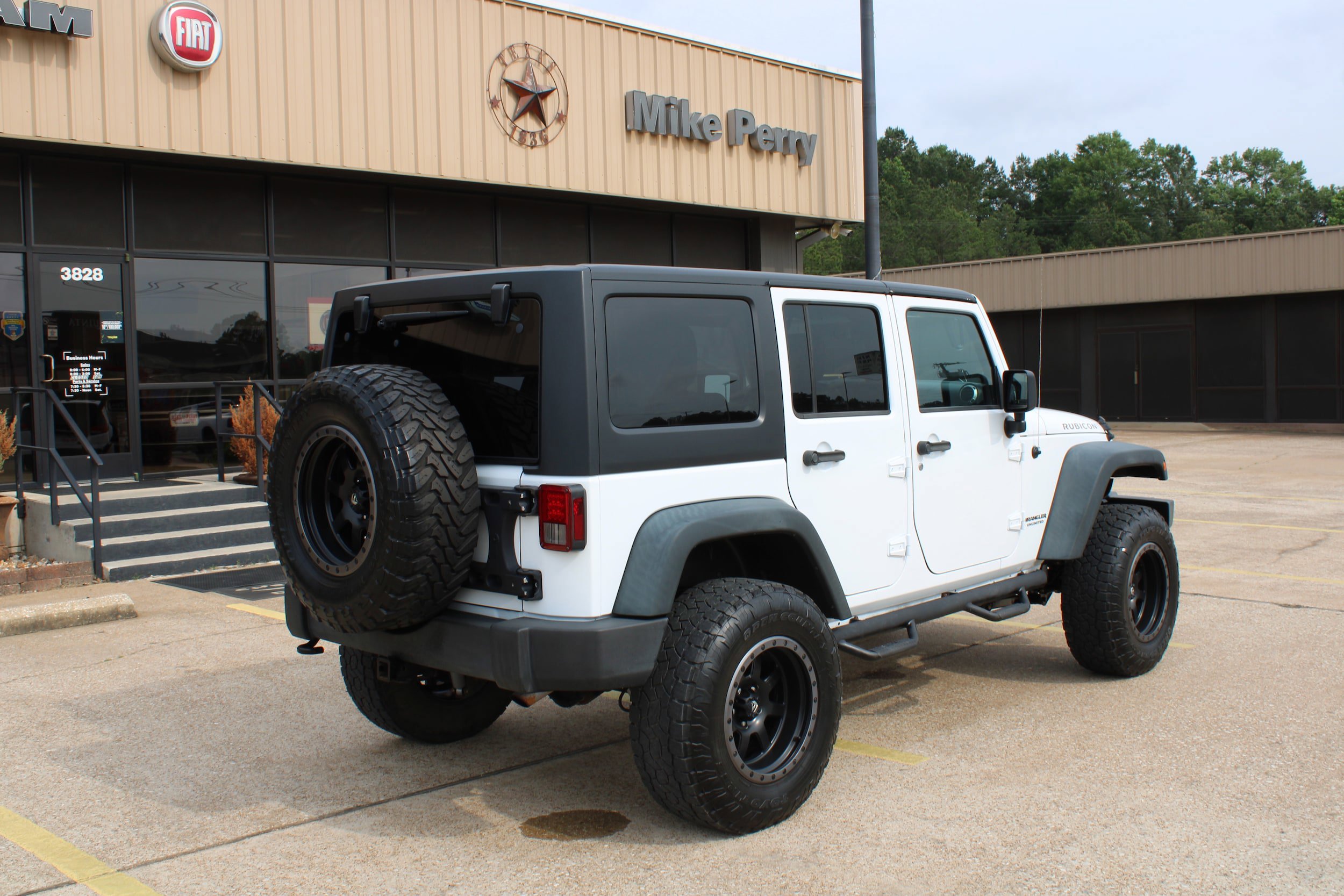 Used 2014 Jeep Wrangler Unlimited Rubicon w/ Connectivity Group AWD/4WD image 7