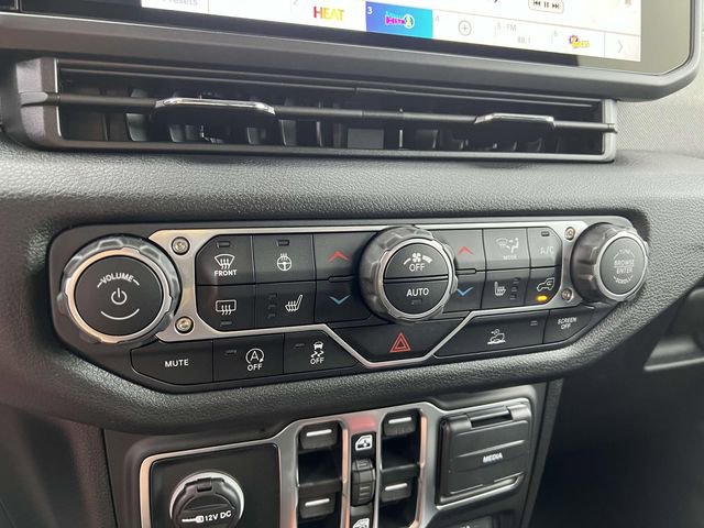 New 2025 Jeep Gladiator Sport image 21