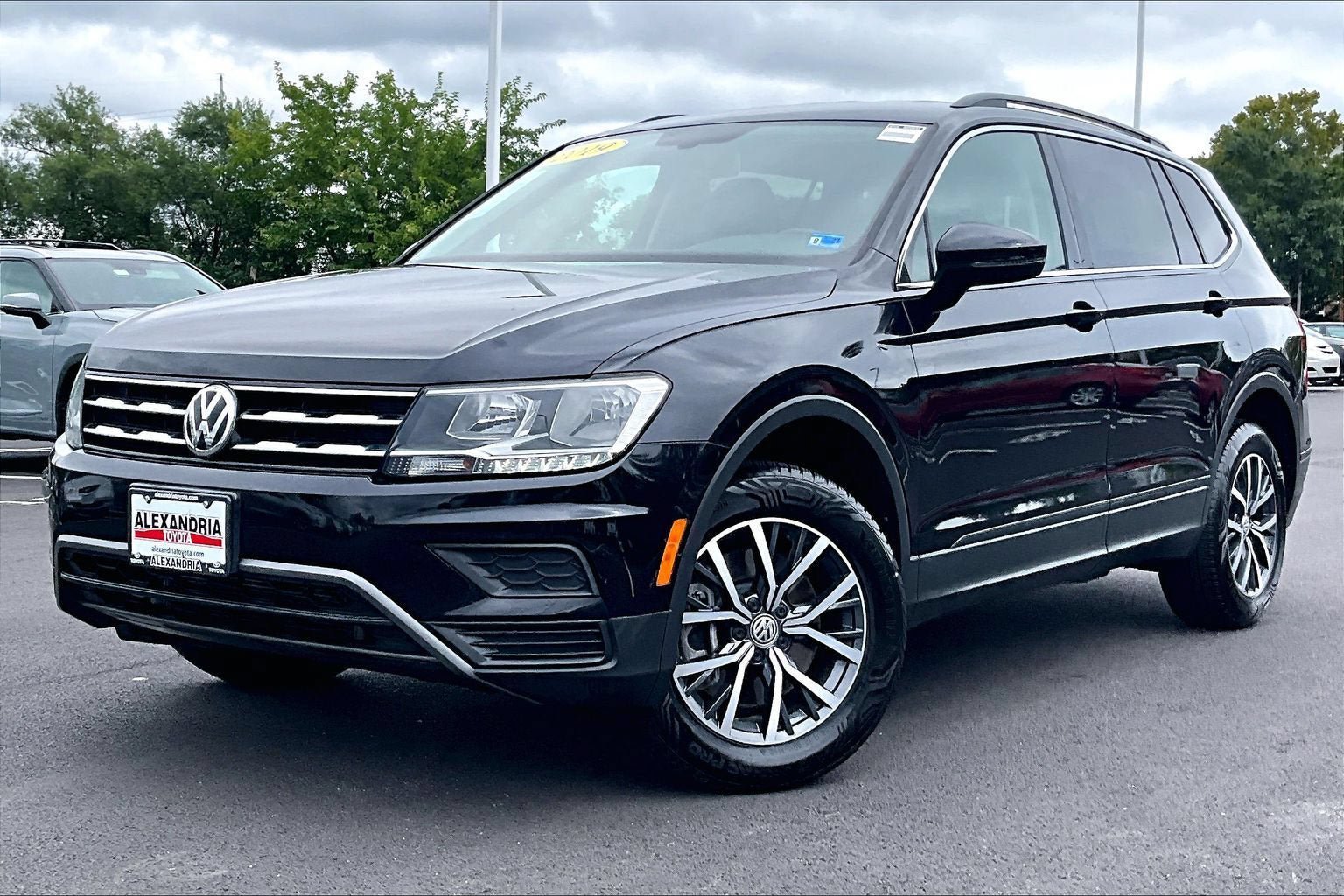 Used 2019 Volkswagen Tiguan SE AWD/4WD image 1