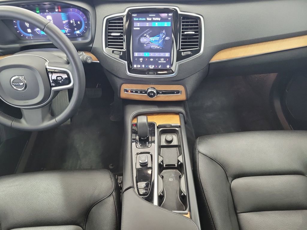 Used 2023 Volvo XC90 B6 Plus image 17
