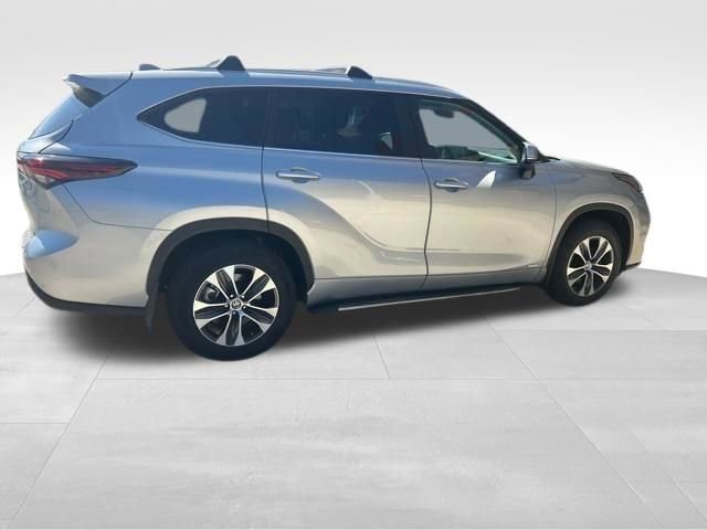Used 2025 Toyota Highlander XLE image 15
