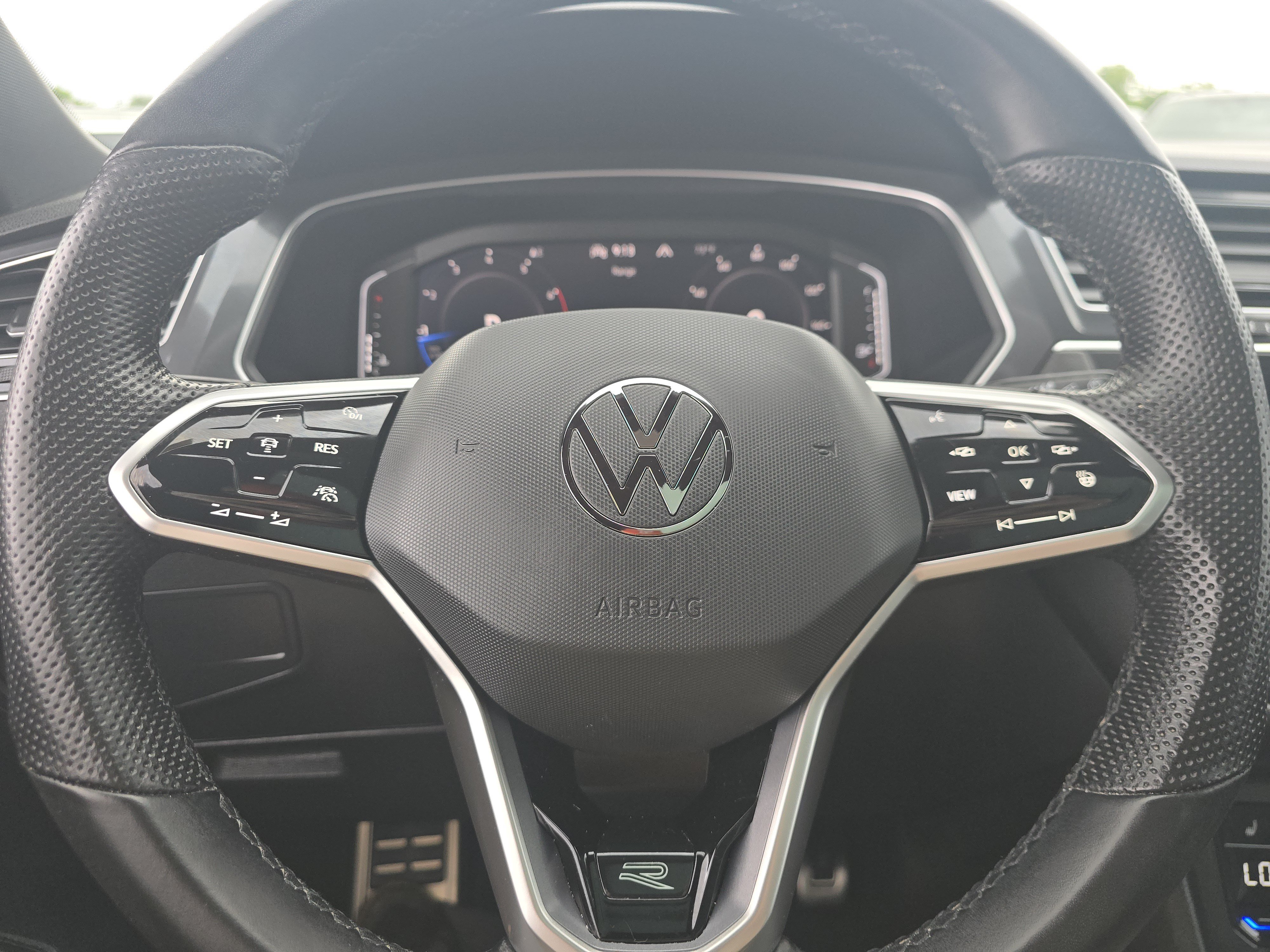 Certified 2024 Volkswagen Tiguan SEL R-Line AWD/4WD image 24