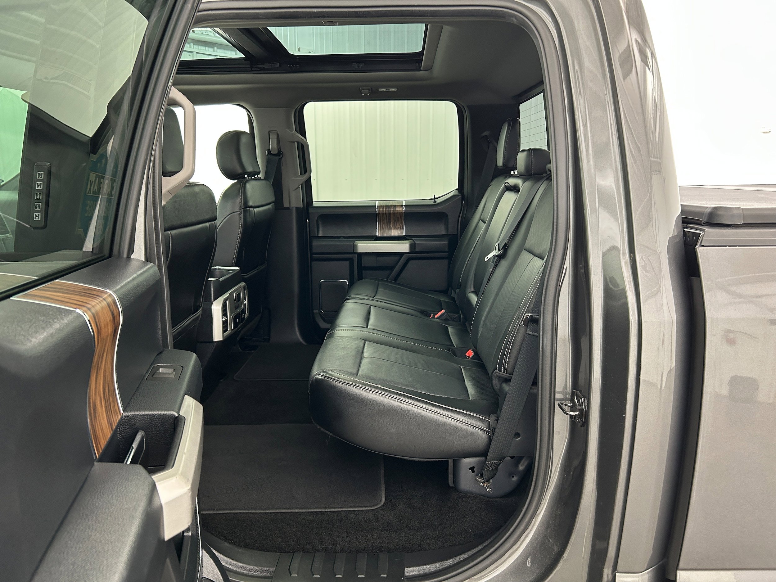 Used 2018 Ford F150 Lariat w/ Equipment Group 502A Luxury AWD/4WD image 30