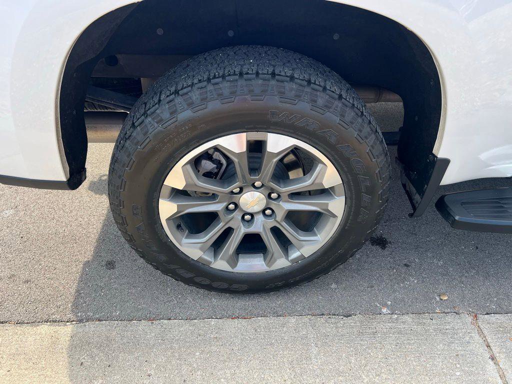 Used 2023 Chevrolet Silverado 1500 High Country w/ Technology Package image 11