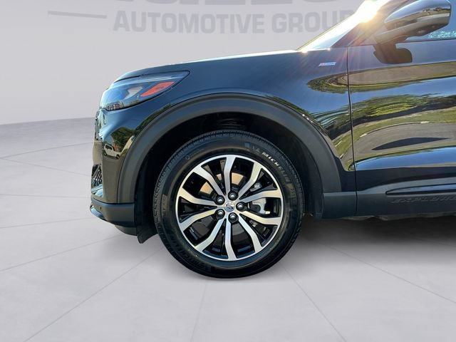 Used 2025 Ford Explorer ST-Line AWD/4WD image 9
