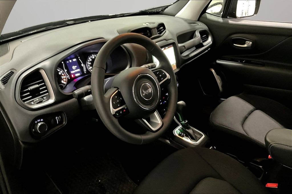 Used 2023 Jeep Renegade Latitude AWD/4WD image 17