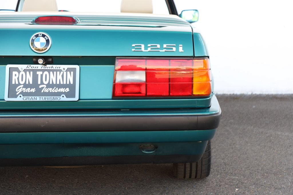 Used 1992 BMW 325i Convertible RWD image 30