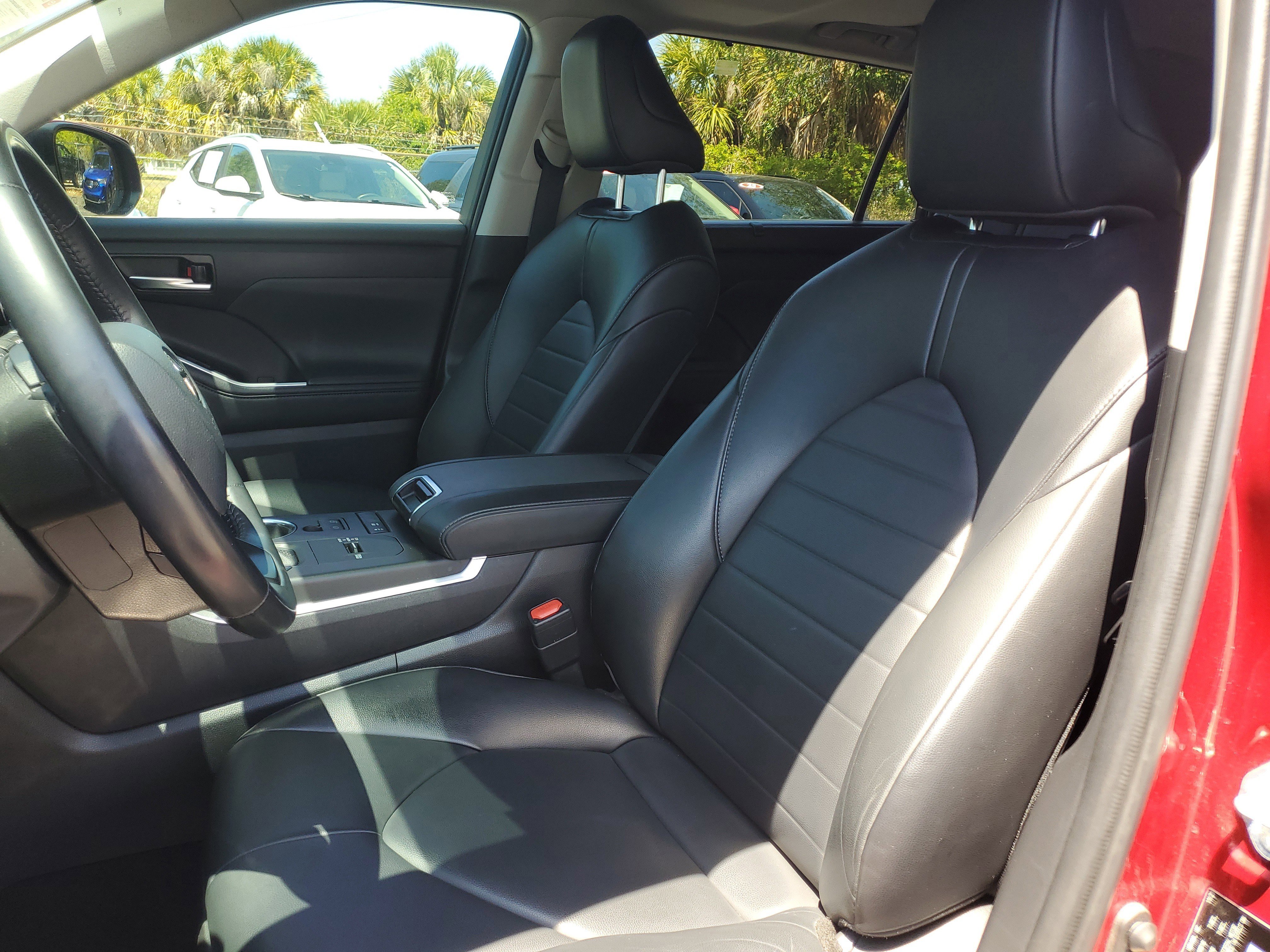 Used 2022 Toyota Highlander XLE FWD image 20