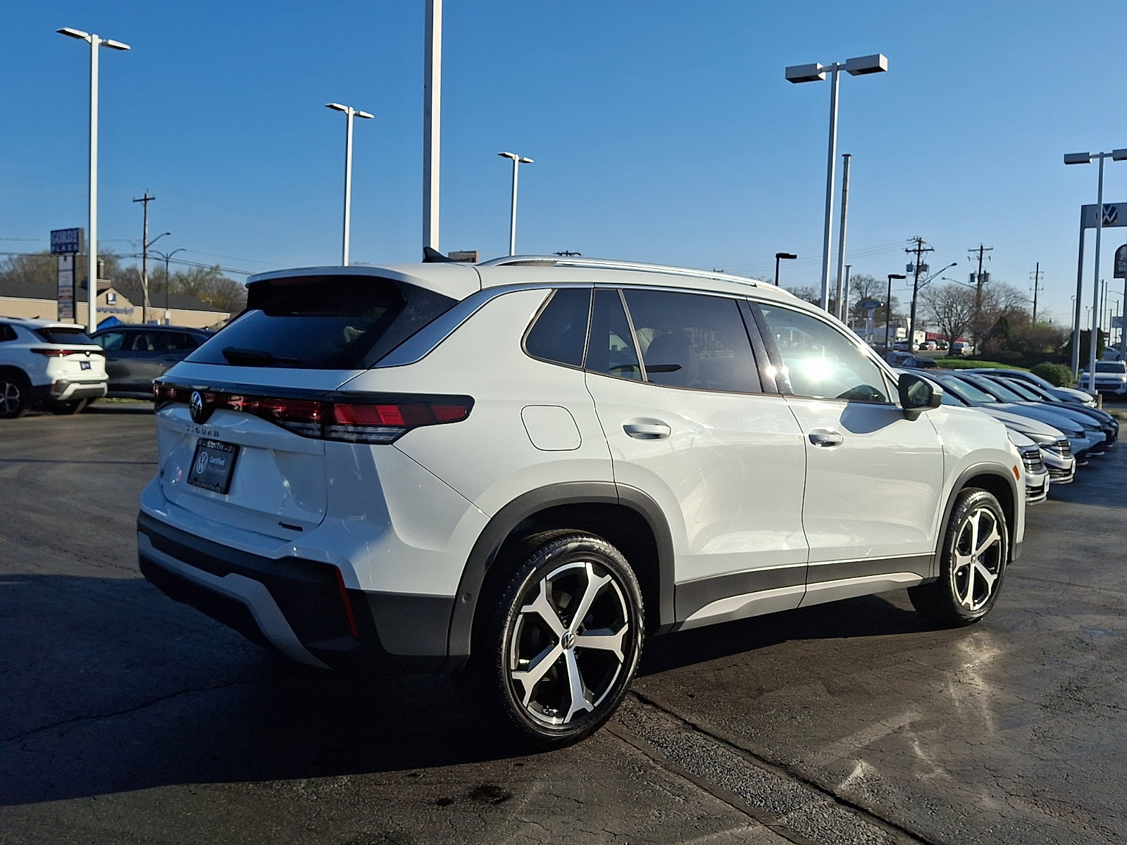 Certified 2025 Volkswagen Tiguan SE image 6