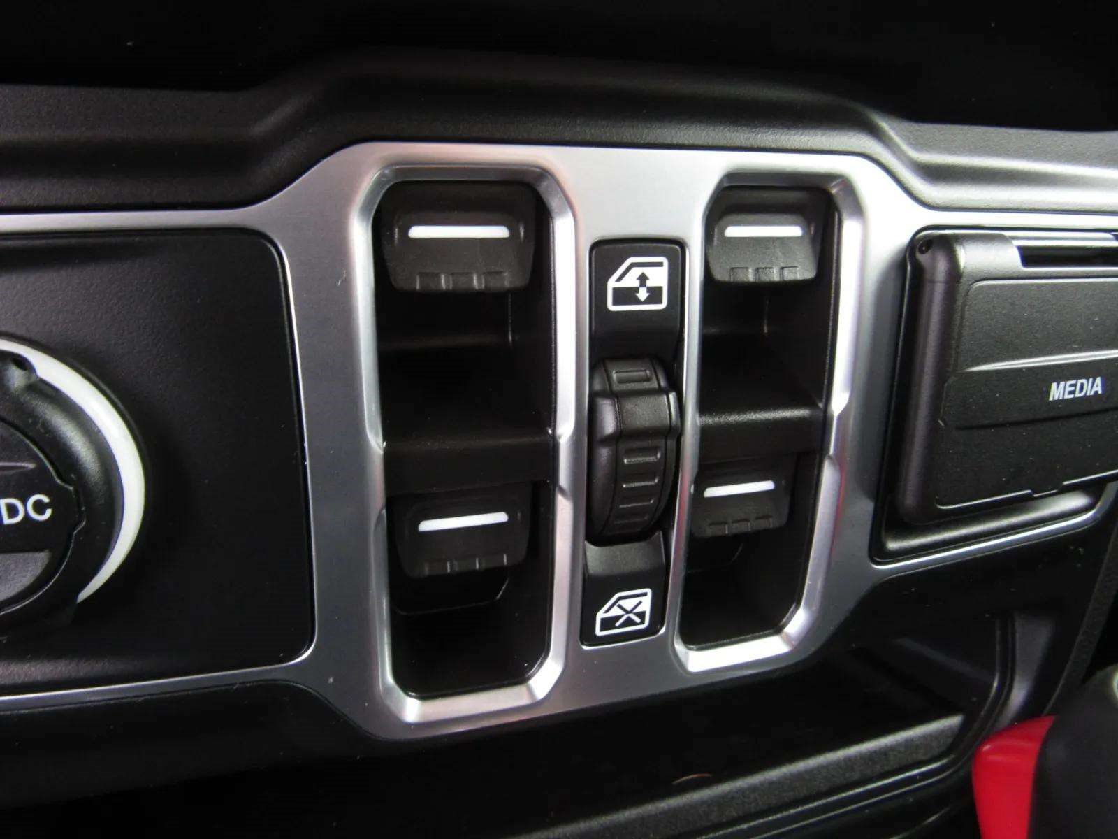 Used 2023 Jeep Wrangler Unlimited Sahara AWD/4WD image 21