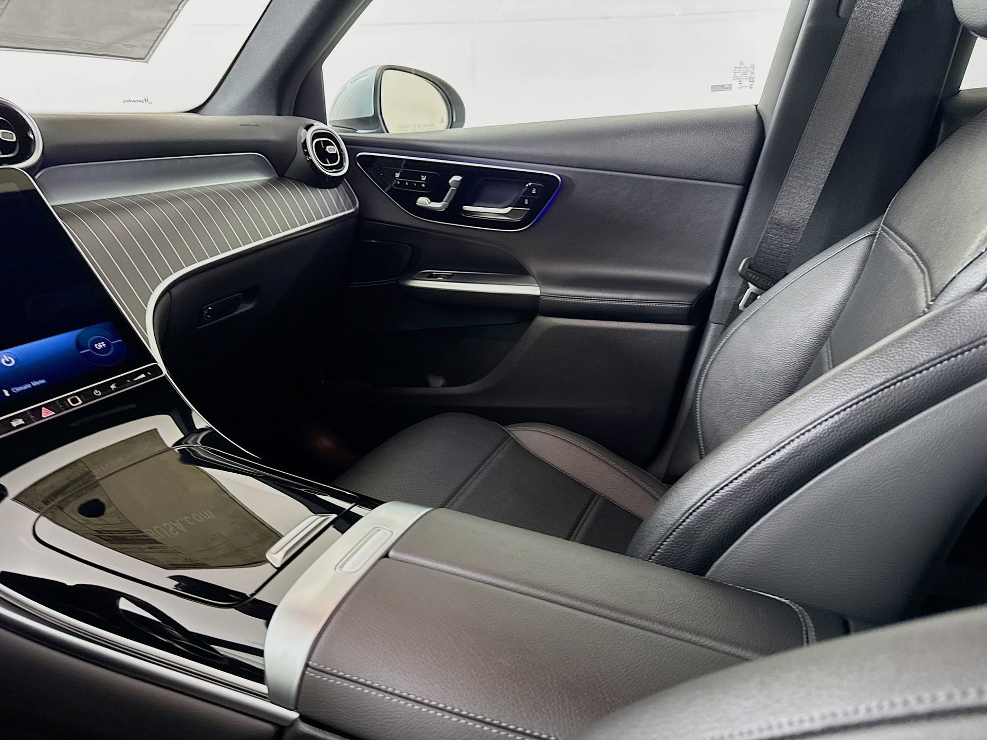 New 2026 Mercedes-Benz GLC 300 image 23