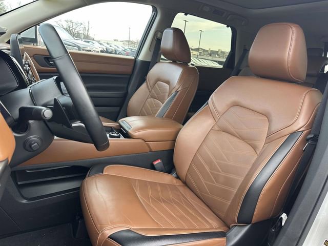 Used 2024 Nissan Pathfinder Platinum w/ Black Appearance Package image 15