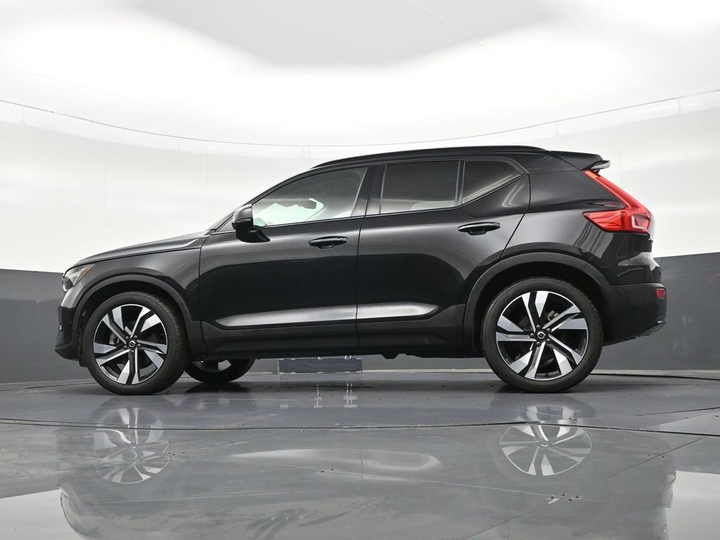 Used 2023 Volvo XC40 B4 Ultimate image 24