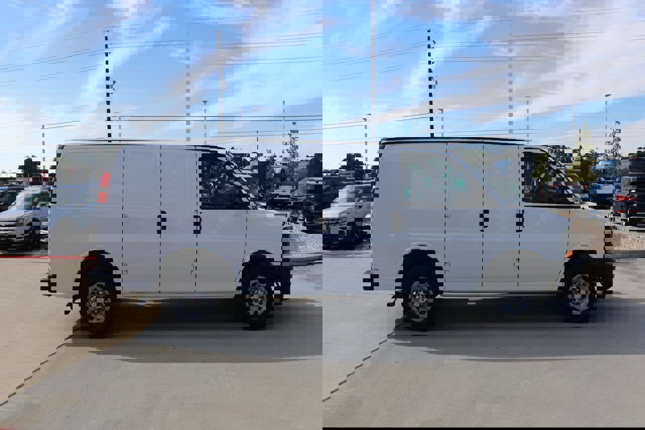 Used 2017 Chevrolet Express 2500 image 6