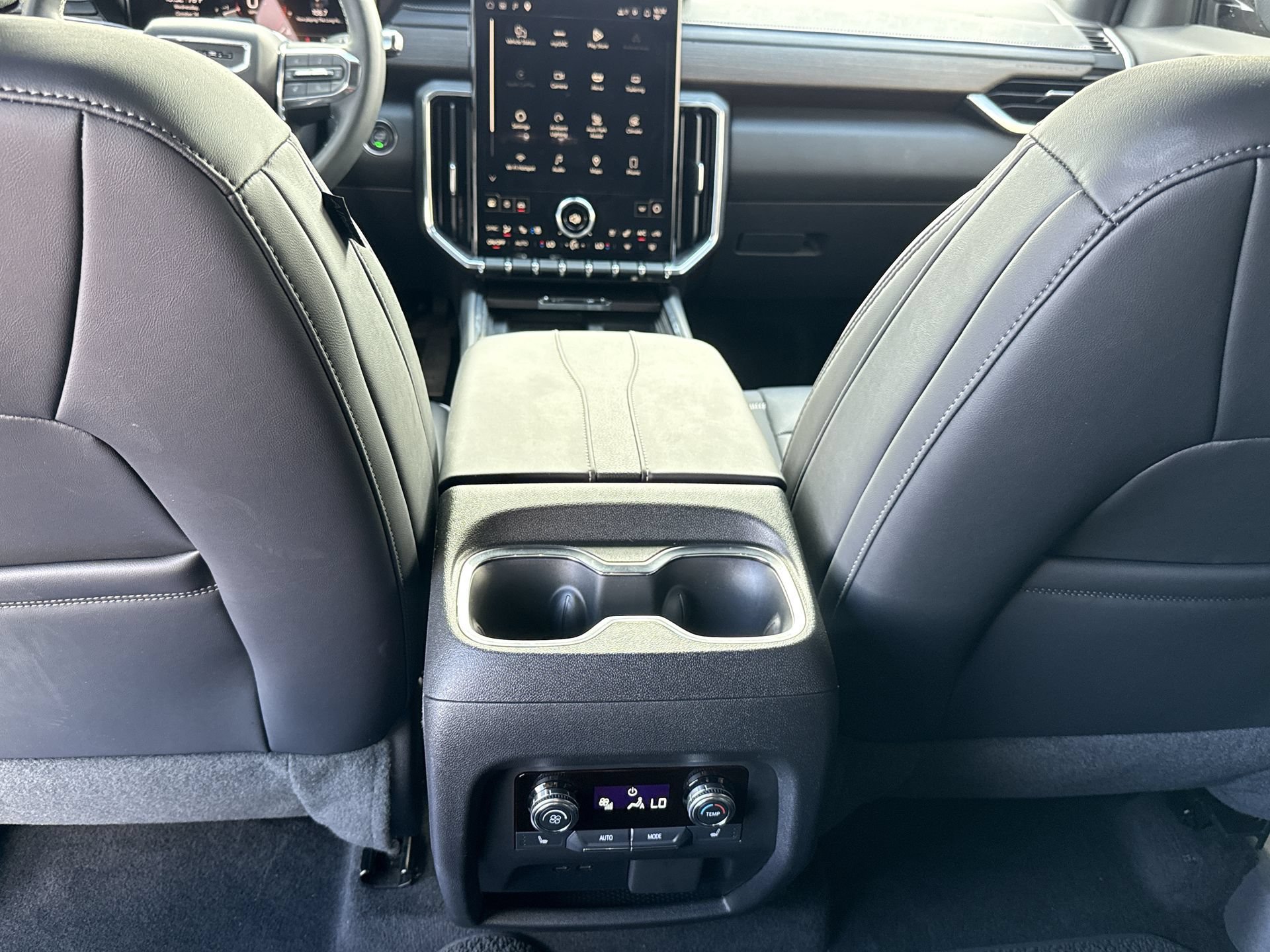 Used 2025 GMC Acadia Denali w/ Super Cruise Package FWD image 22