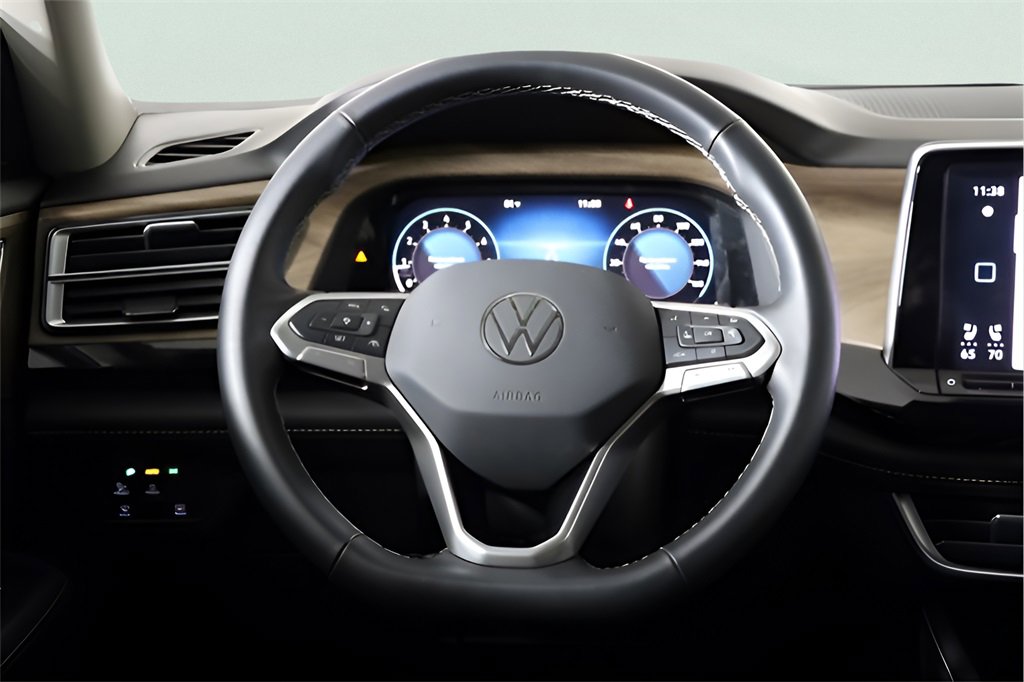 Used 2025 Volkswagen Atlas SE image 26