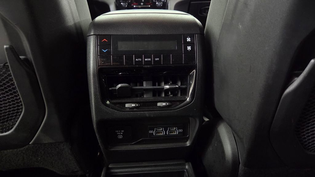 Used 2022 Jeep Grand Cherokee L Laredo w/ Luxury Tech Group I AWD/4WD image 32