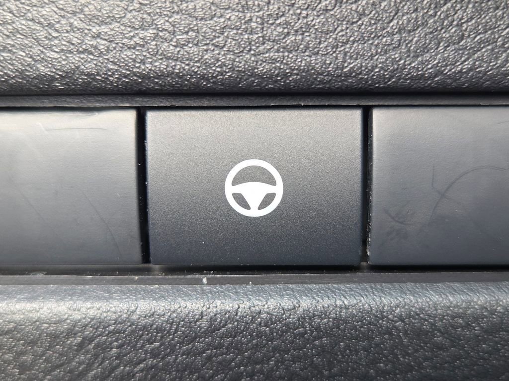Used 2025 Nissan Rogue SV image 18