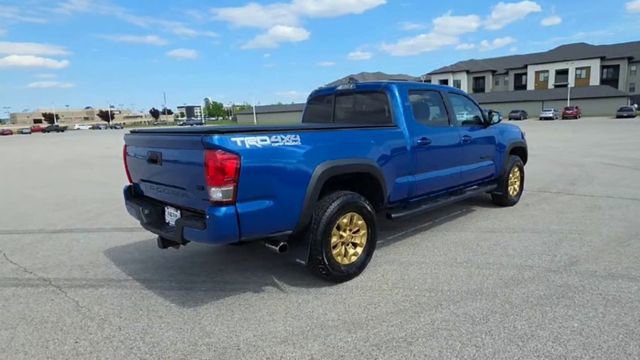Used 2016 Toyota Tacoma TRD Off-Road w/ Premium & Technology Package AWD/4WD image 7